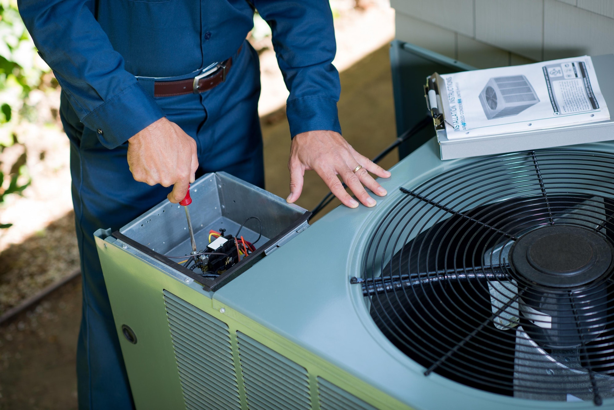 Air conditioner repair, high quality photo about air conditioner service